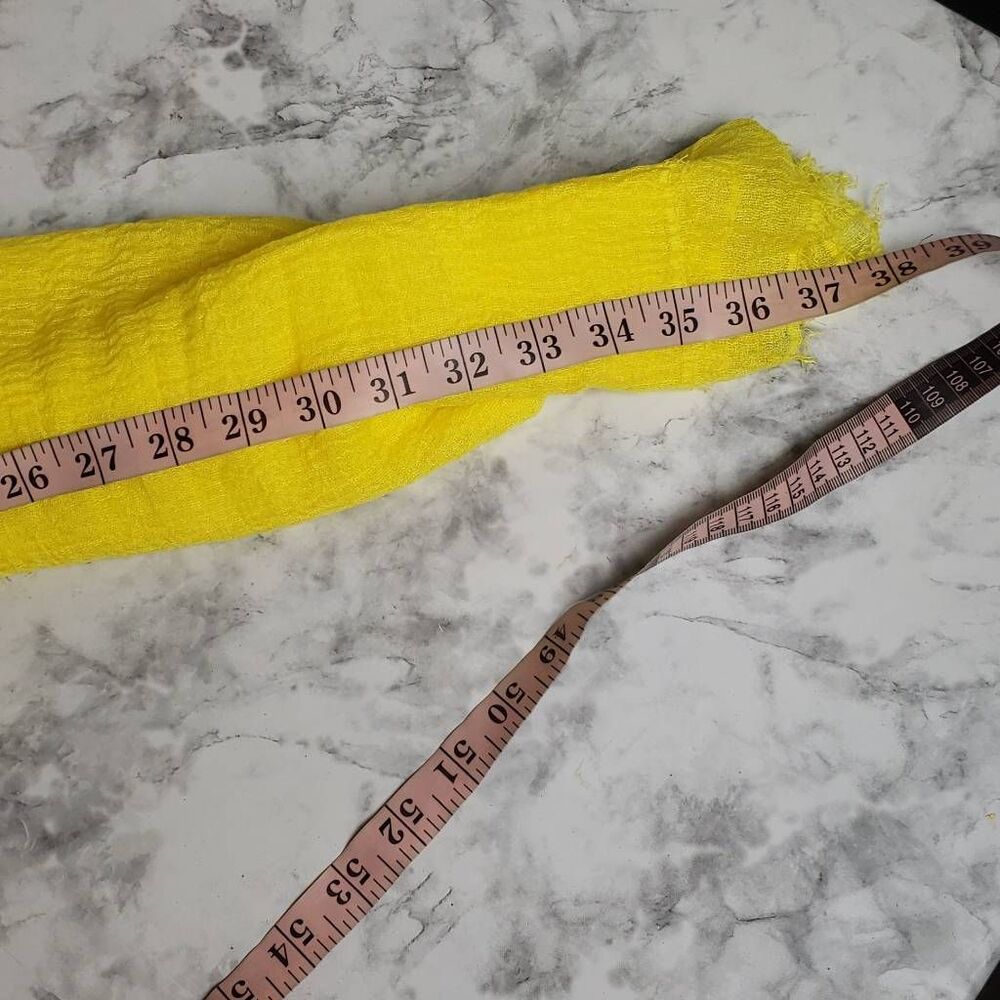 Yellow Scarf‎ - Picture 4 of 6